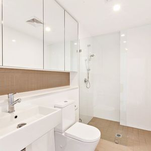 Stylish One Bedroom In The Heart Of Marrickville - Photo 2