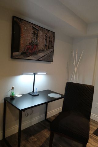 For Lease - 370 Chambers Crescent, Newmarket, Ontario - Photo 4