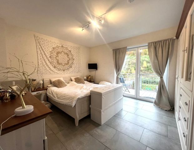 Moderne Erdgeschosswohnung mit großer Terrasse & Balkon – ruhige Lage in Morsbach - Foto 1