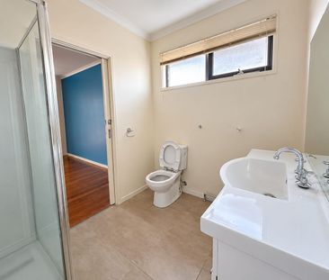 Spacious Family Home in Convenient Kew East Location - Photo 5
