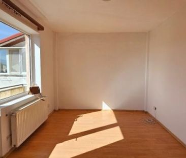 Inchiriez apartament de 2 camere,decomandate situat in zona Calea P... - Photo 2
