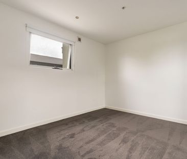 Stylish Two-Bedroom Apartment - Photo 3