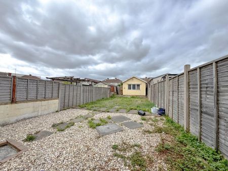 4 bedroom terraced house to rent - Photo 2