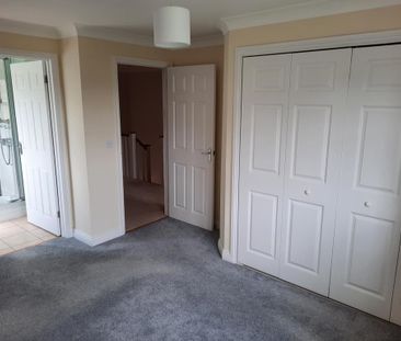 3 bedroom end of terrace house to rent - Photo 4