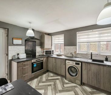 2 bedroom semi-detached house to rent - Photo 4