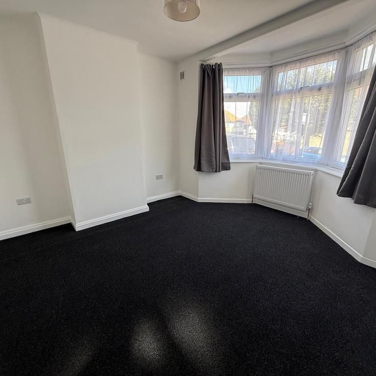 4 bedroom semi-detached house to rent - Photo 1