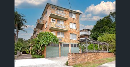 Sunny Beachside Apartment - Photo 4