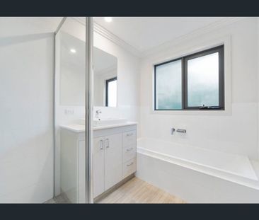 3 Bdrm, 2 Bath, close to Beach and Frankston High School - Photo 4