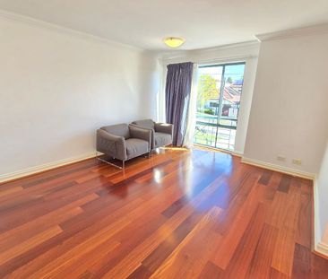 "Private & Lovely Townhouse" - Photo 1