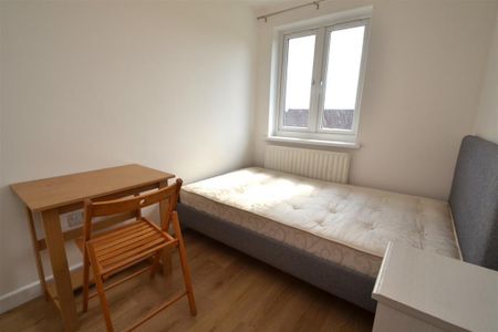 3 bedroom terraced house to rent - Photo 5