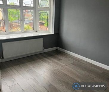 4 bedroom semi-detached house to rent - Photo 2