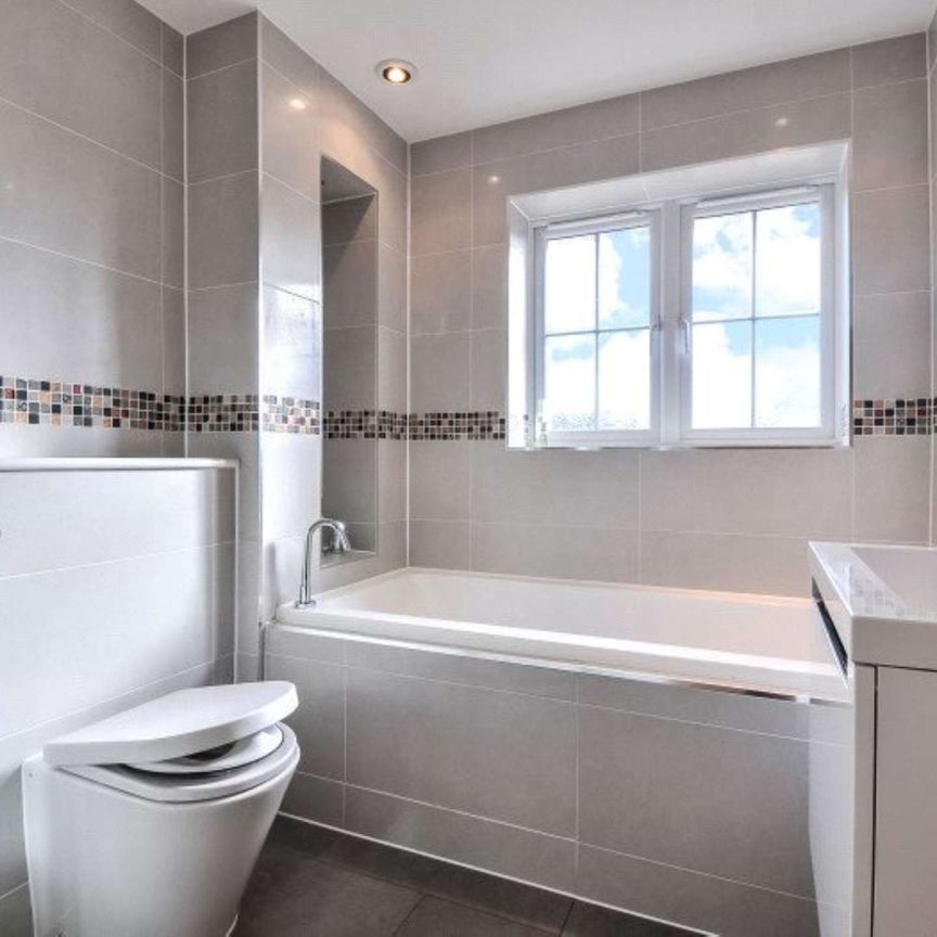 An attractive family home ideally located for town and station - Photo 1