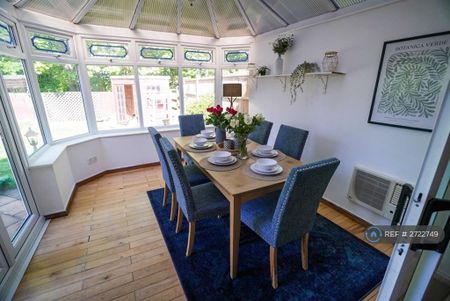 5 bedroom semi-detached house to rent - Photo 3