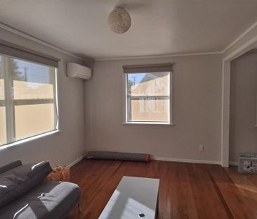 Spacious Family Living in Prime Opaheke - Photo 1