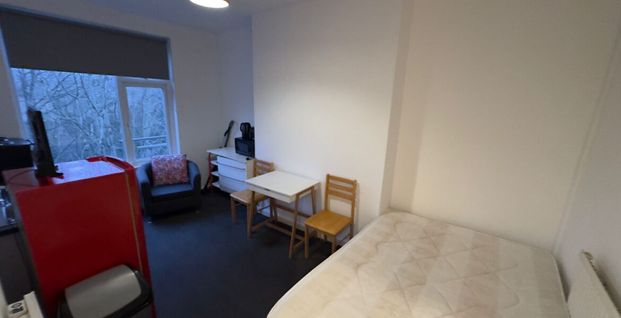 Flat C, Conference Road, Armley, Leeds, LS12 3DX - Photo 1