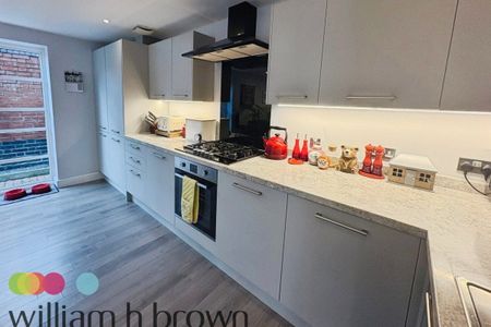 High Street, BRAINTREE - Photo 2