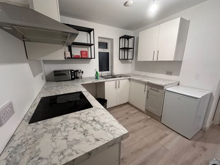 Room in a Shared House, Stanford Road, LU2 - Photo 5