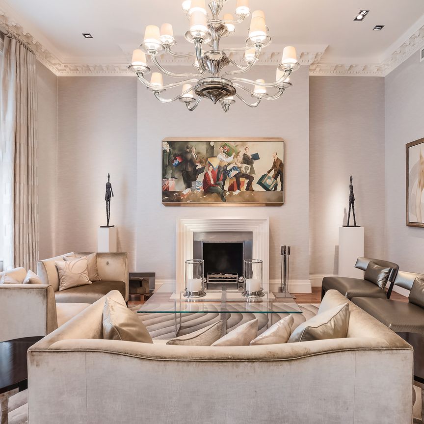 Beautiful three-bedroom lateral Mayfair apartment near Hyde Park - Photo 1