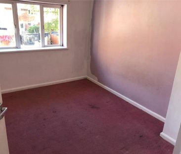 2 bedroom end of terrace house to rent - Photo 2
