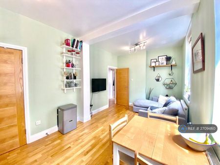2 bedroom flat to rent - Photo 3
