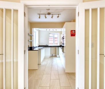 4 bedroom semi-detached house to rent - Photo 1