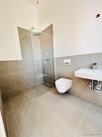 !Luxuriöses Penthouse mit Blick über die malerischen Weinberge. Über 4 m hohe Decken! - Photo 3