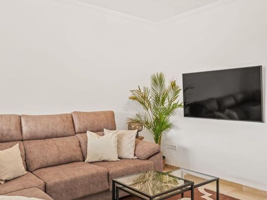 2 bedroom luxury Apartment for rent in Nueva Andalucia, Andalusia - Photo 1
