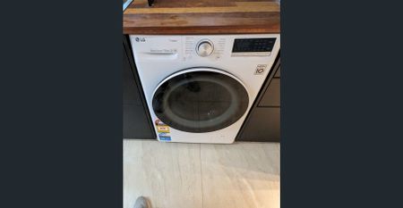 Newly renovated furnished studio apartment - Photo 3