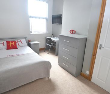 6 bedroom detached house to rent - Photo 4