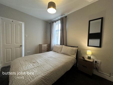 1 bedroom in a house share to rent - Photo 3