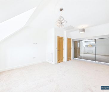 4 bedroom semi-detached house to rent - Photo 5