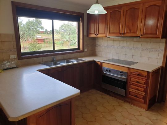 Gorgeous house with options of land - Photo 1
