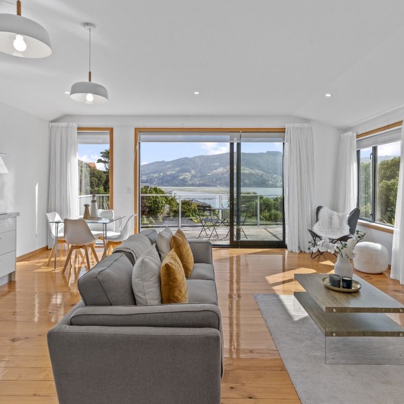 Architectural beauty with stunning views - Photo 1