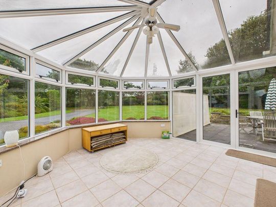 4 bedroom bungalow to rent - Photo 1