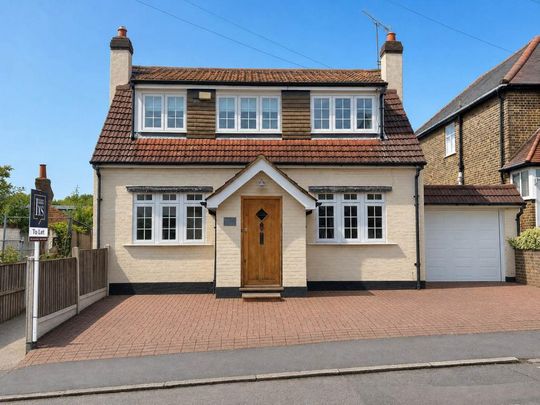 4 bedroom detached house to rent - Photo 1
