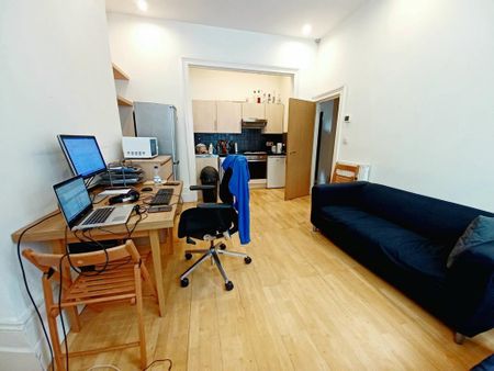 2 bedroom flat to rent - Photo 2