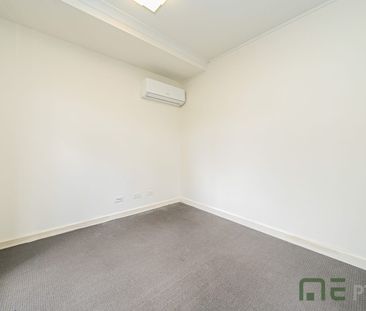 Stylish 2 Bedroom Apartment in Burwood - Photo 2