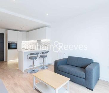 Greenleaf Walk, Southall, UB1 - Photo 1