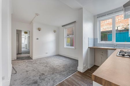 2 bedroom maisonette to rent - Photo 2