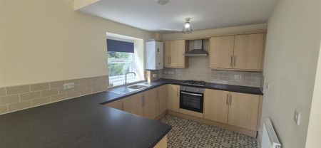 2 bedroom ground floor flat to rent - Photo 4