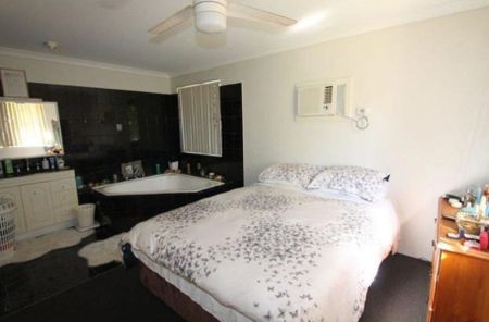 AFFORDABLE 4x2 - Great Family Home - Photo 4