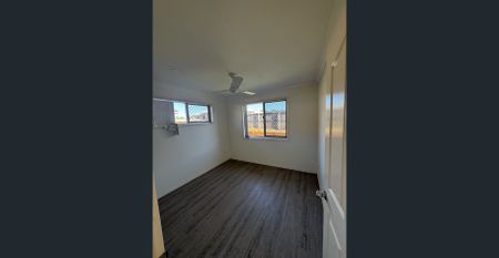 Beautiful 4 Bedroom Home in the Kalkie! - Photo 5