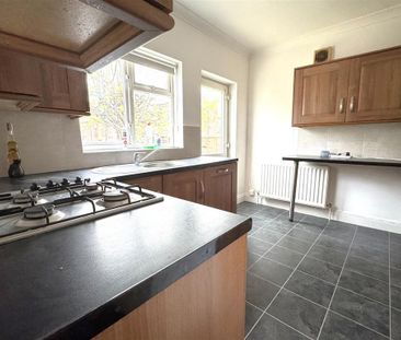 2 bedroom semi-detached bungalow to rent - Photo 6