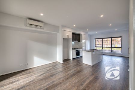 CONTEMPORARY TOWNHOUSE IN ALIRA ESTATE - Photo 4