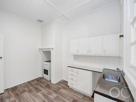 Open the Door to Comfort and Convenience on Dunorlan - Photo 4