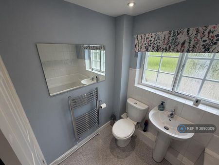 2 bedroom terraced house to rent - Photo 4