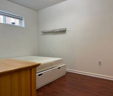 ONE BED UNIT CLOSE TO UBC IN KERRISDALE - Photo 1