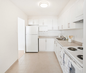 2BD - FULLY RENOVATED WITH AC - PRIME ETOBICOKE! - Photo 1