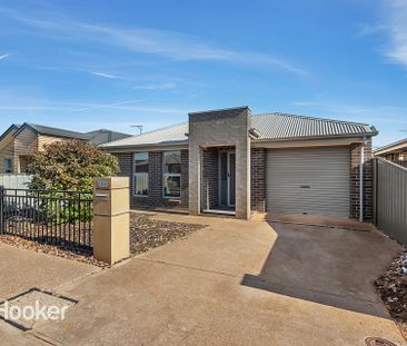 Neat, Three Bedroom Family Home - Photo 6