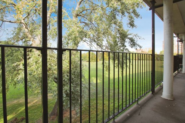 3 bedroom Flat To Let - Photo 1